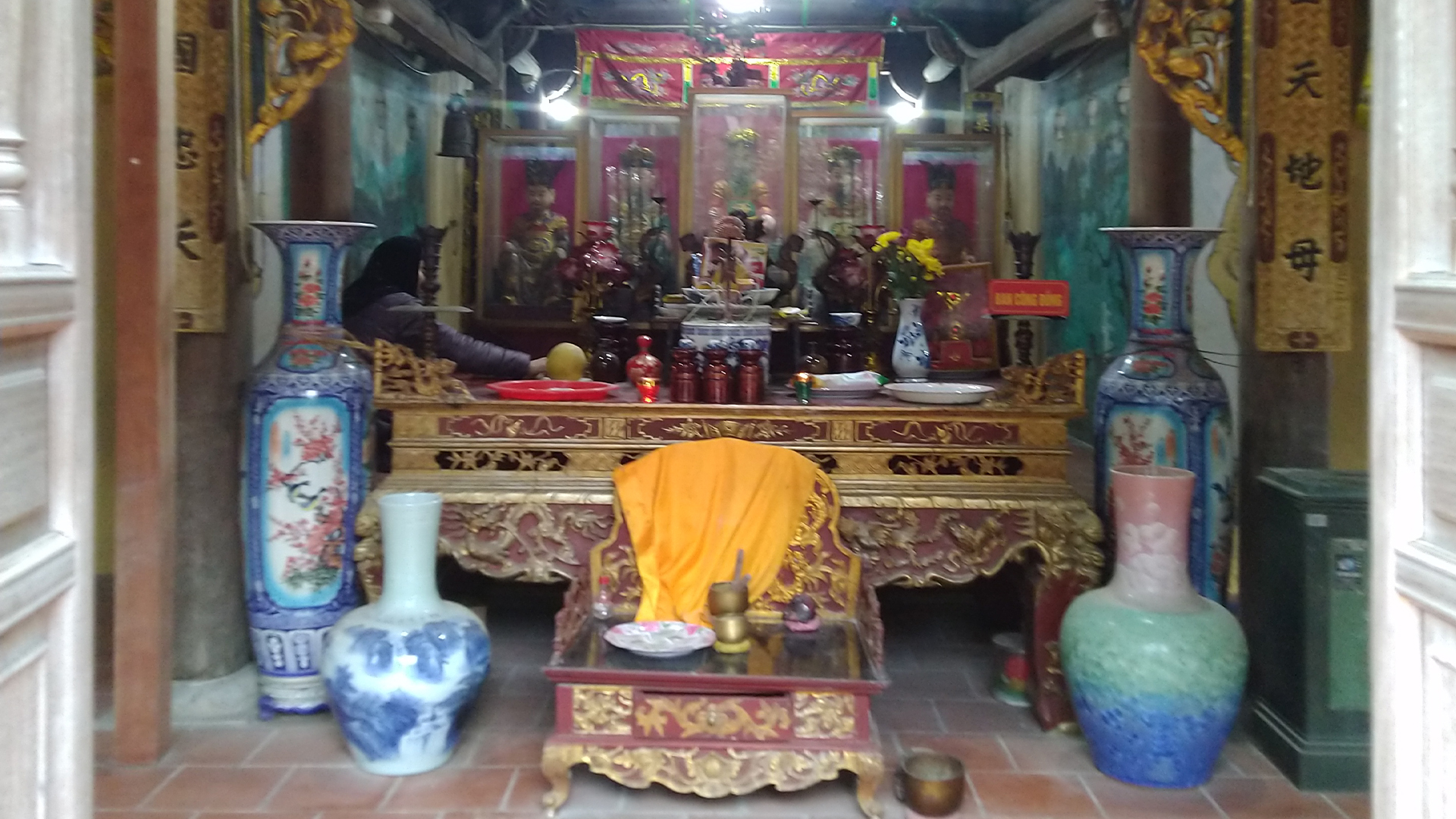 4_Ban Thờ Chính.jpg